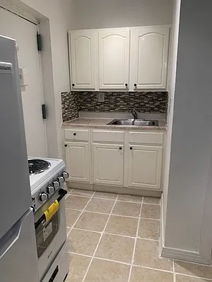 Rented by Nikia Vankeuren, LREB | media 8