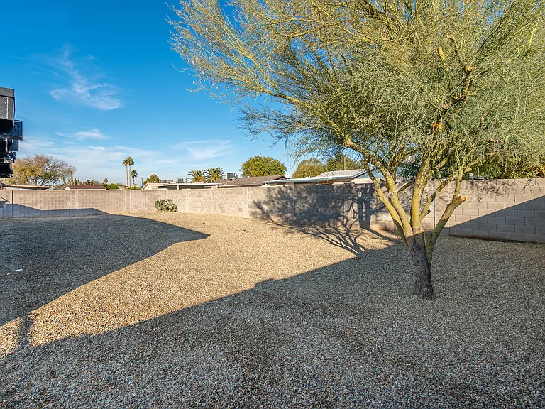 5010 W Beverly Ln — Photo 23