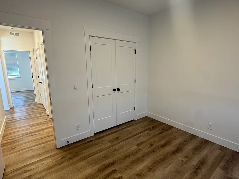 1405 Meadow Ln — Photo 8