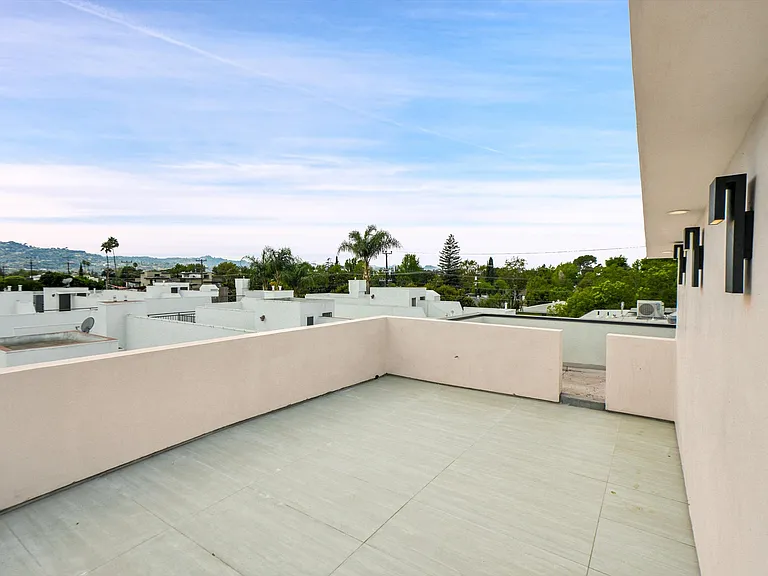 5026 Cahuenga Blvd — Photo 32