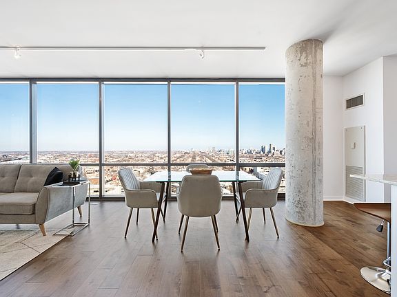 5th image of 860 W Blackhawk St #2305