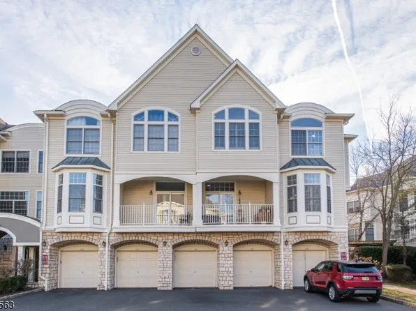 115 Kensington Ln, Livingston, NJ 07039