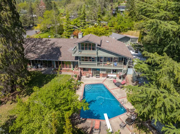 240 NE Scenic Dr, Grants Pass, OR 97526