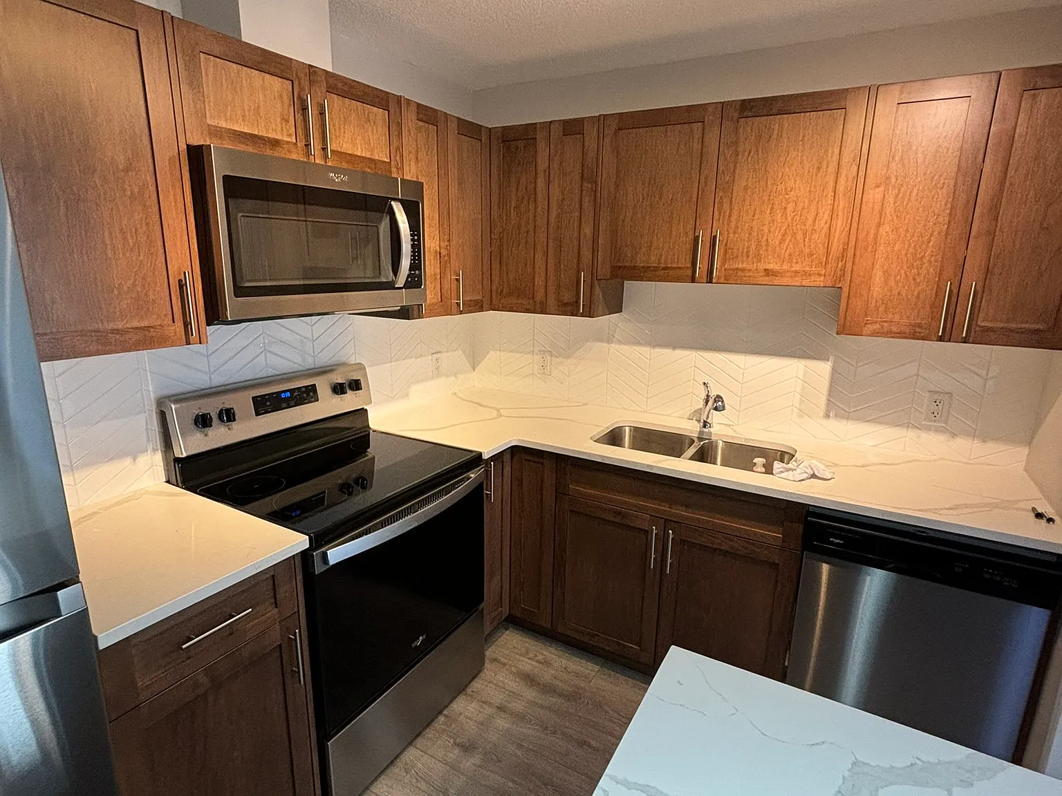 Beautiful Two Bedroom + 1 Bath Townhouse W/ A/C In Livingston! — Photo 3