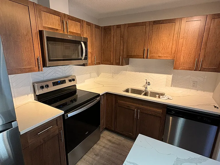 208 Livingston Vw NE #208 — Photo 3