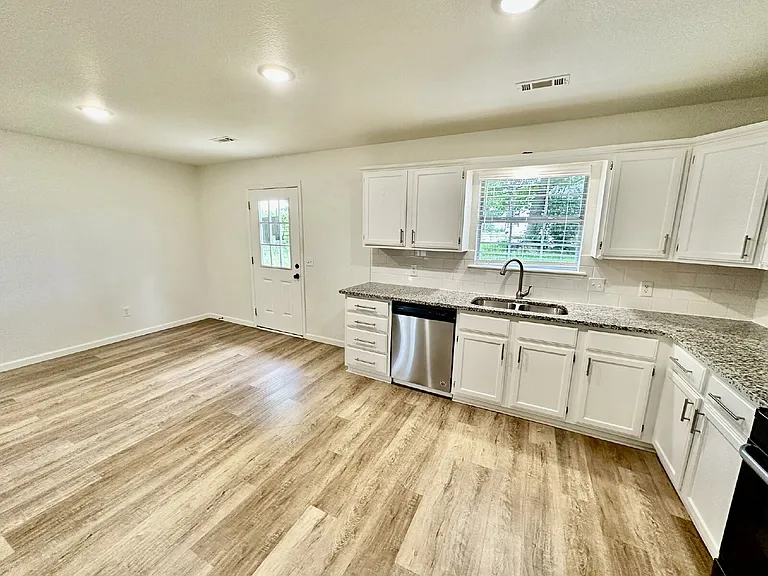 802 E Kara Ln — Photo 10