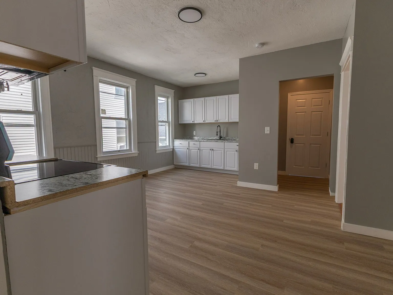 3 bed, 1300 sqft, $2,600 — Photo 1