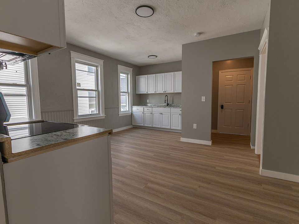 1st image of 54 Laurel St #4