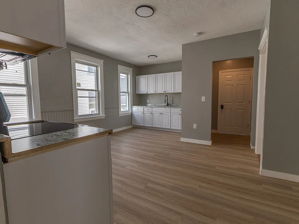 54 Laurel St #4