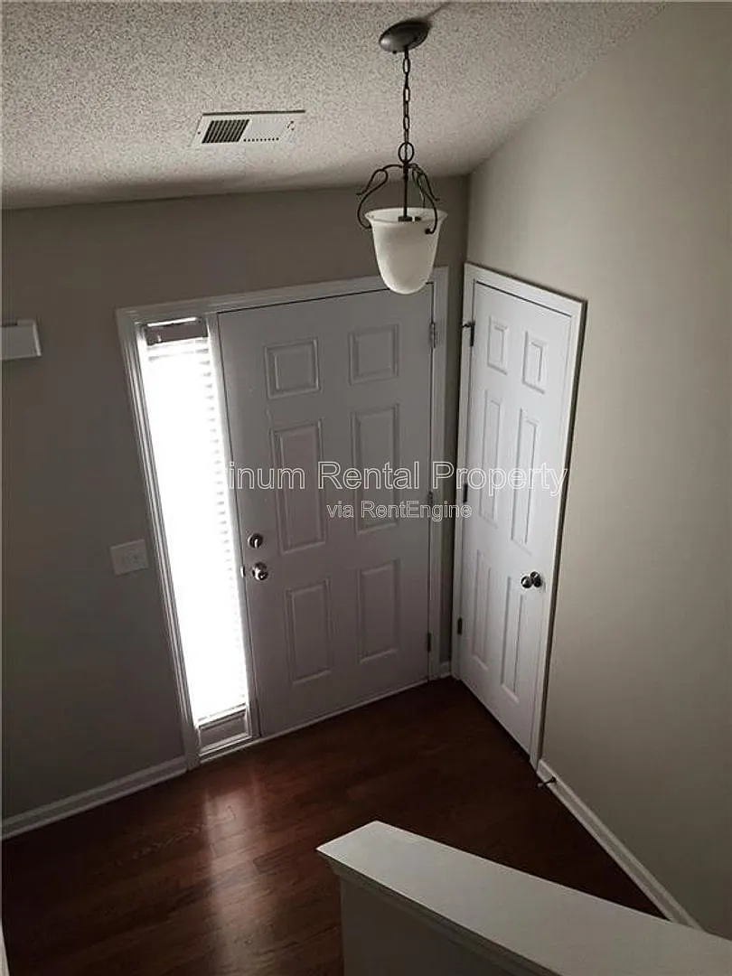 3 bed, 2.0 bath, 1552 sqft, $1,895 — Photo 4