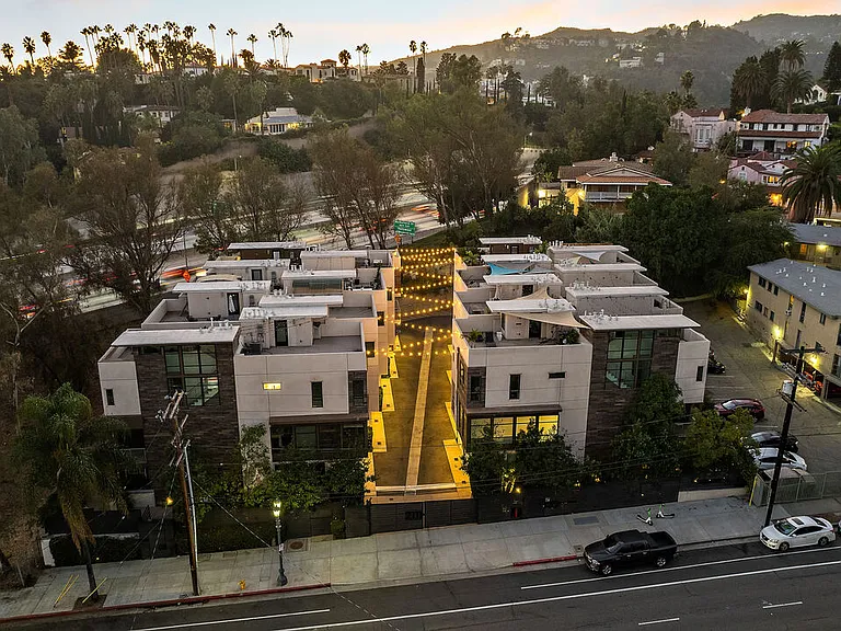 2111 N Cahuenga Blvd #1 — Photo 33