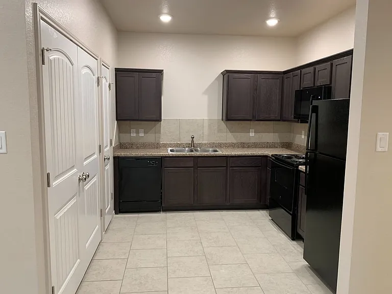 2432 FM 1113 — Photo 8