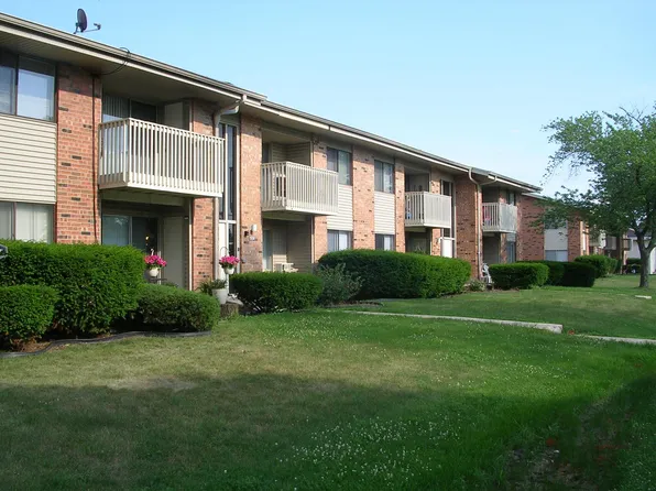 4020 S 65th St, Greenfield, WI 53220