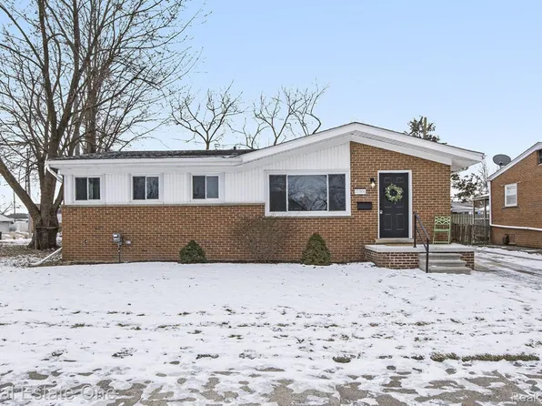 21506 Lakebreeze St, Saint Clair Shores, MI 48082