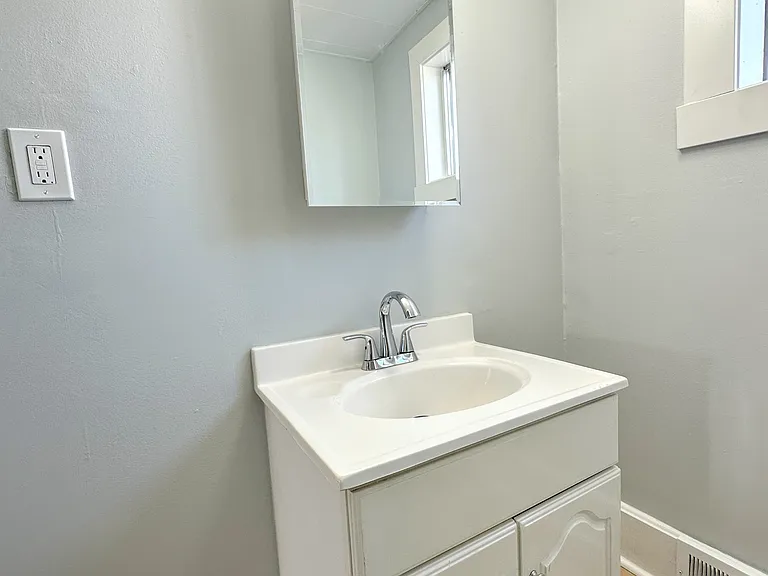 209 Mary St — Photo 15