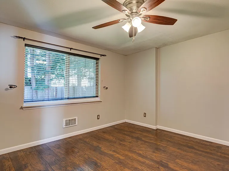 899 SW 13th Ave — Photo 14