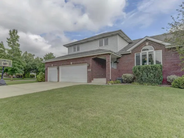 9211 Drake Dr, Saint John, IN 46373