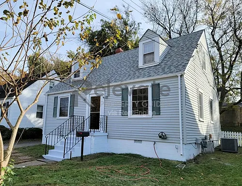 1208 W Broadway Photo 1