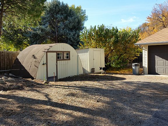 Outbuilding- side of garage