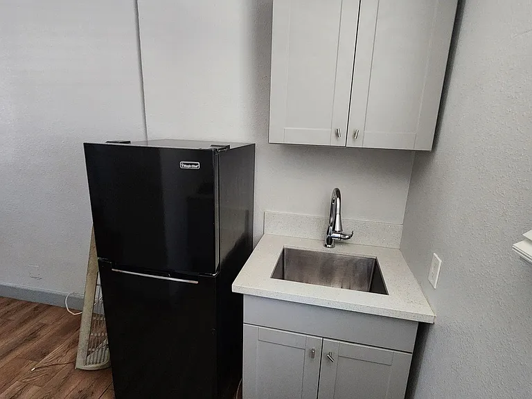 311 N 16th St #9 — Photo 4