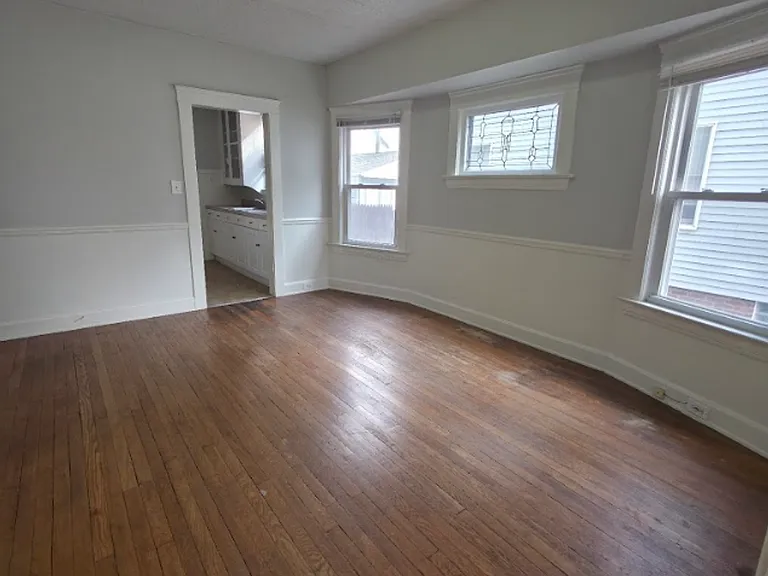 1363 Cranford Ave — Photo 6
