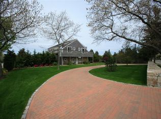 133 Wing Rd, Oak Bluffs, MA 02557