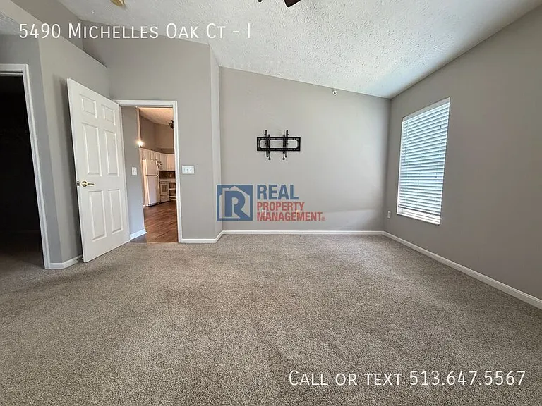 5490 Michelles Oak Ct #I — Photo 10