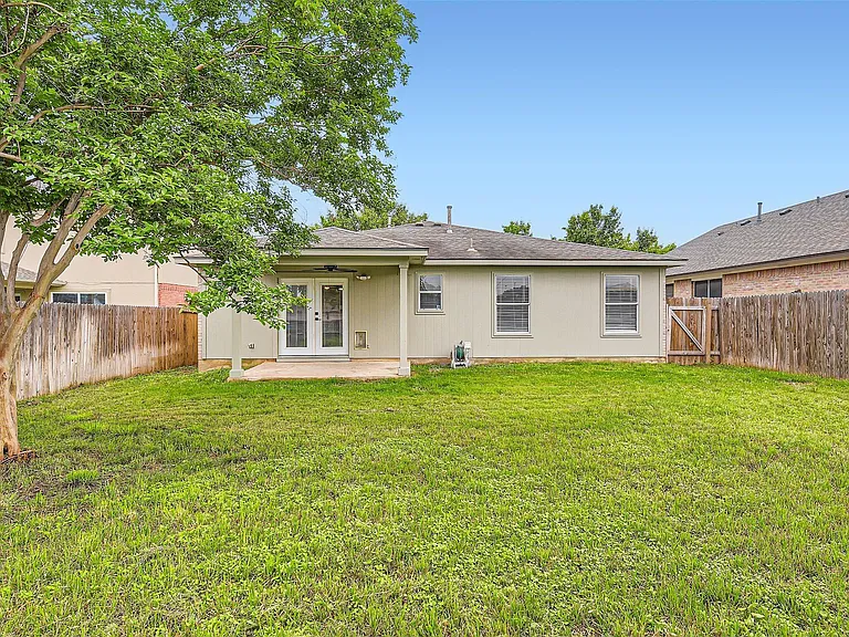 1803 Lloydminister Way — Photo 24