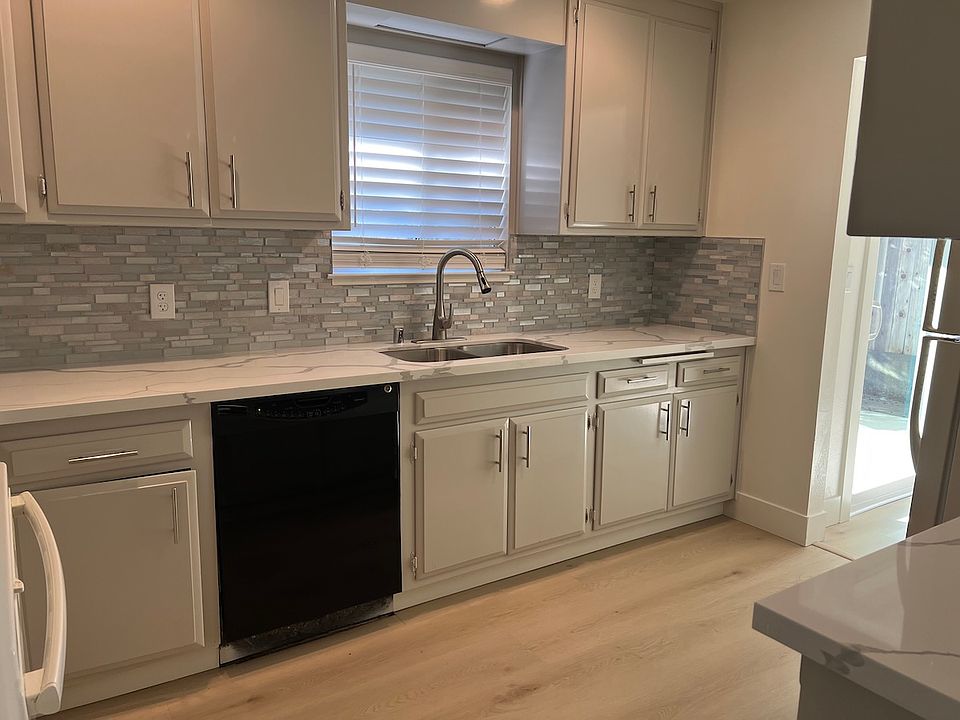 1st image of 17 Griggs Ln