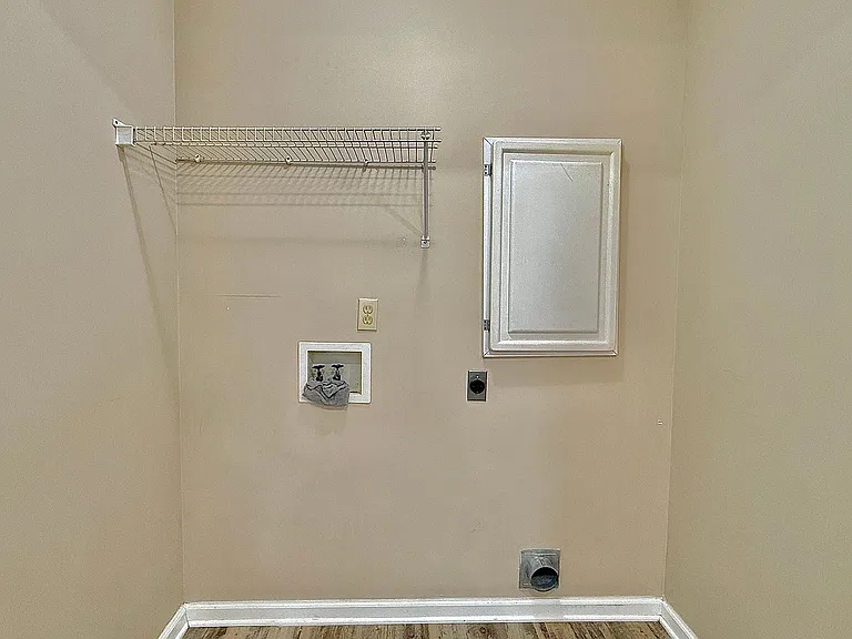 337 NE Sheila Dr — Photo 15