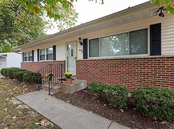 2nd image of 1110 Campion Ln