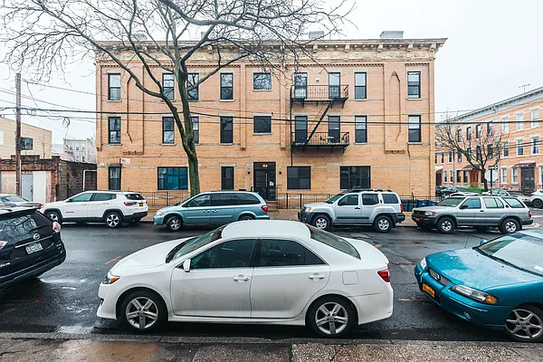 Rented by Nooklyn NYC LLC | media 35