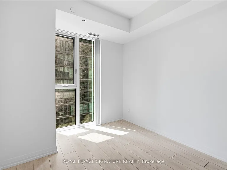 400 King St W #1519 — Photo 12