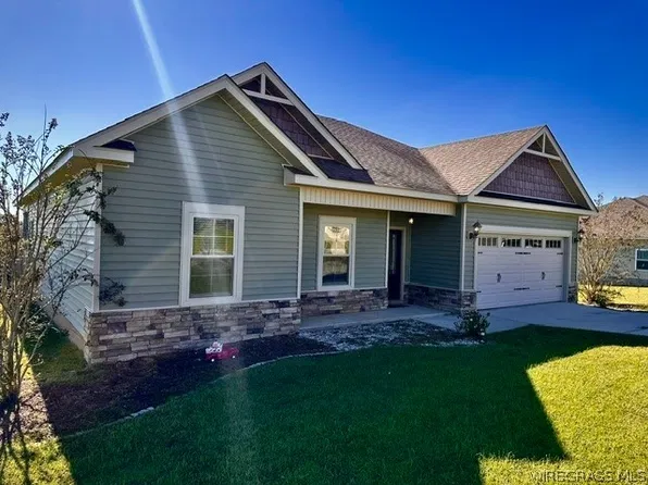 40 Lawrence Dr, New Brockton, AL 36351