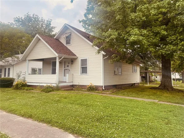 202 N Elm St, Saint Elmo, IL 62458