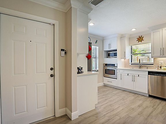 5th image of 802 NW 26th Avenue