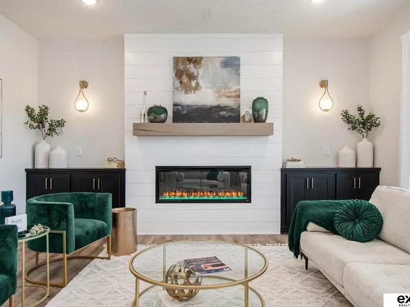 11056 S 216th Ave, Gretna, NE 68028