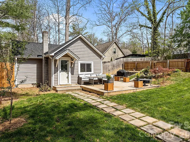 11 Log Cabin Trl — Photo 1