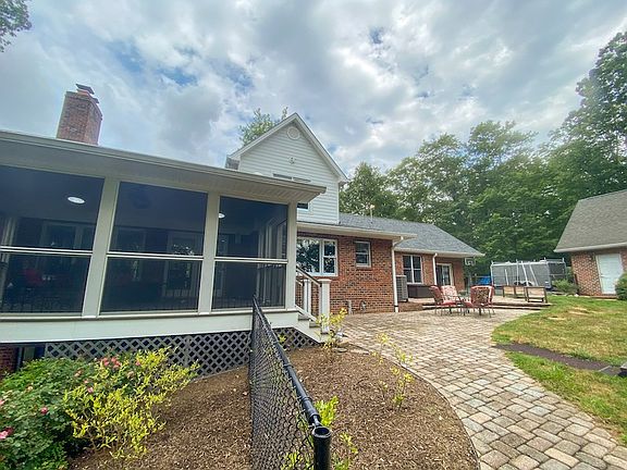 5th image of 1005 Madison Ln