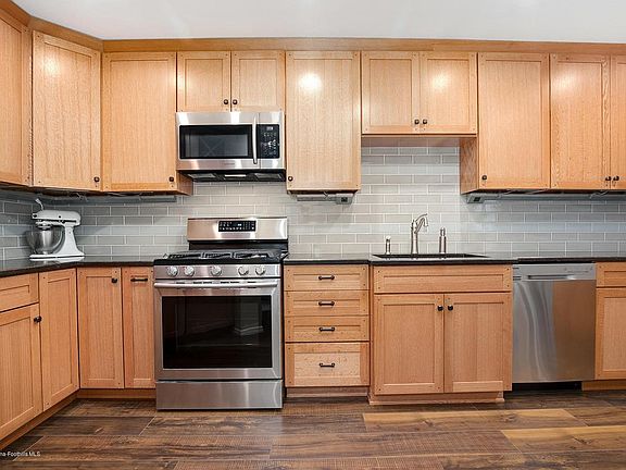 3rd image of 1089 Rocton Dr