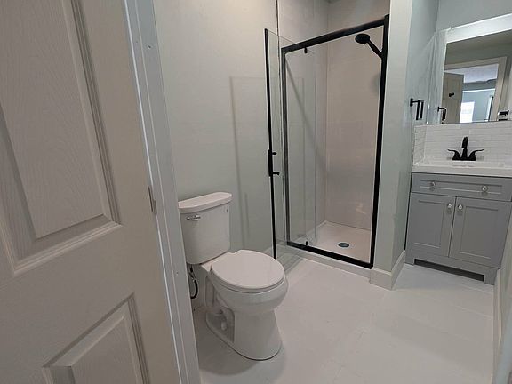 5th image of 3016 W Walnut St #2