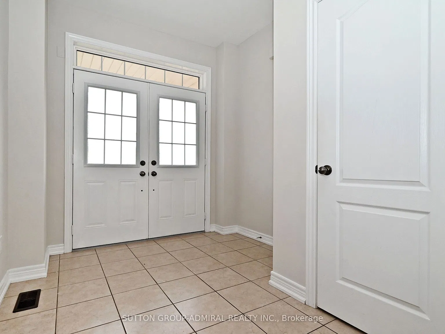 4 bed, $3,990 — Photo 2