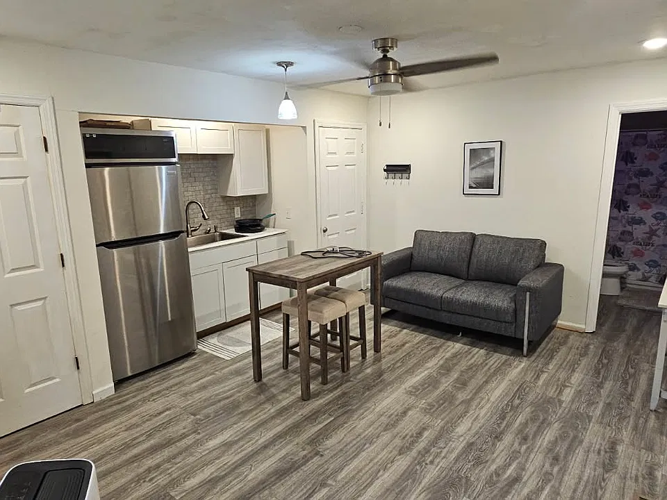 Chestnut Wood Ln
