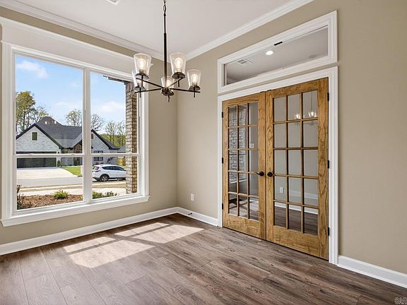 5th image of 596 Valley Oak Dr