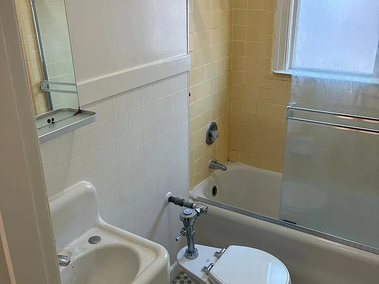 1806 Walnut St #8 — Photo 10