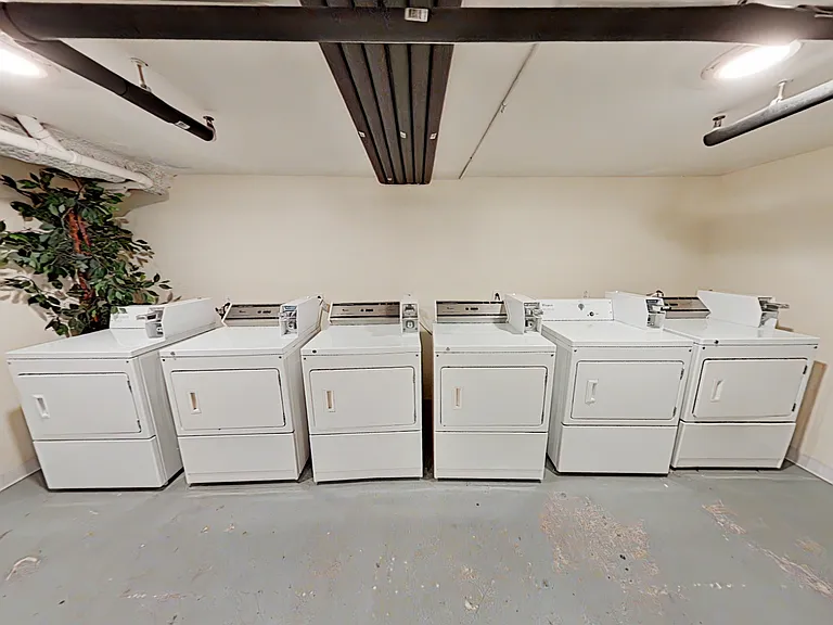 Cumberland Apartments — Photo 16