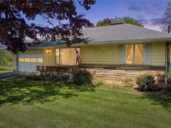 99 Greenridge Dr, Geneva, OH 44041