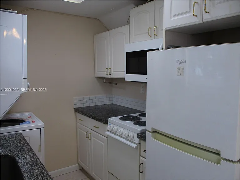 1949 Taylor St #9 — Photo 5
