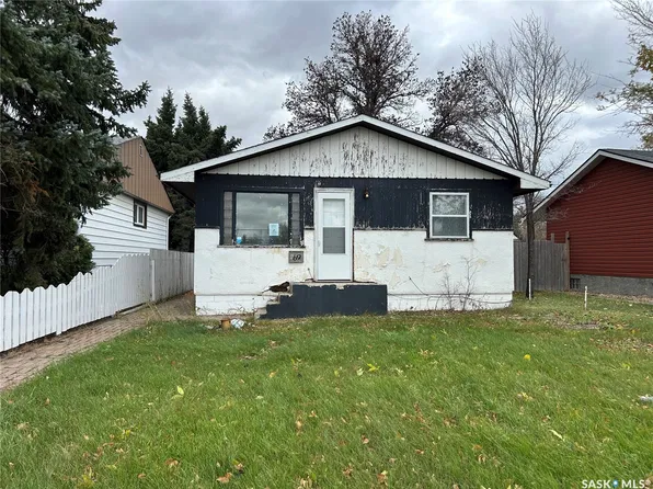 669 Stadacona Street E, Moose Jaw, SK S6H 0K1