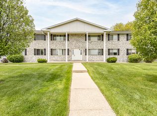 10416 W Whitnall Edge Ct APT 101, Franklin, WI 53132